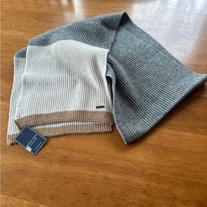 Sfera ( Spain) Men Accessories color-block knit scarf (or neck warmer/gaiter).